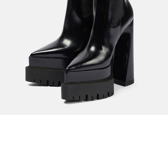 Brand new!! Versace - Aevitas Pointy leather platform ankle boots - Picture 2 of 16